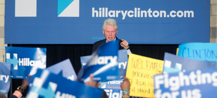 Former President Bill Clinton had a heated exchange with a protester during a rally for Hillary Clinton on Thursday in Philadelphia. (photo: Ed Hille/The Philadelphia Inquirer/AP)