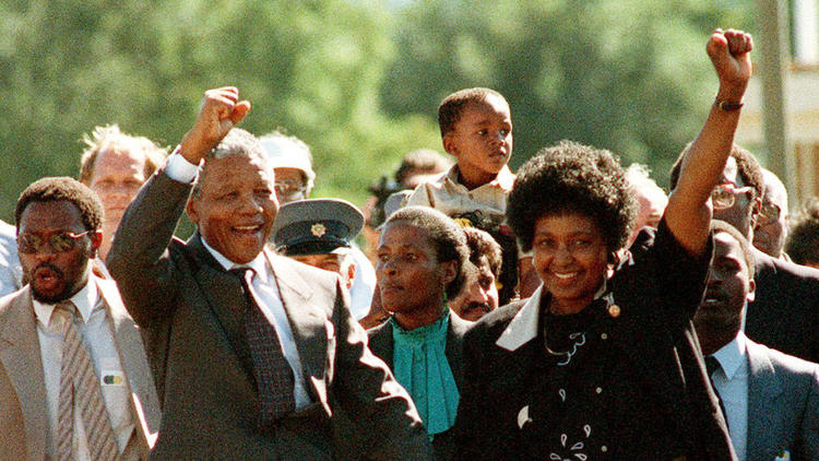 Nelson Mandela and his then-wife, Winnie, raise their fists on Feb. 11, 199