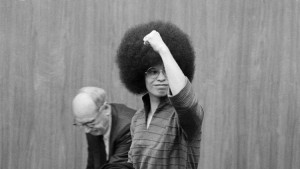 Angela Davis puts her fist in the air as she arrives to court in San Rafael