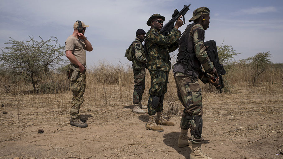 A U.S. special forces soldier trains Nigerian soldiers during Flintlock 2016, a U.S.-led international training exercise with African militaries in Thies, Senegal,