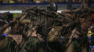 Paraíso da Tuiuti Front Commission section presented the “cry of freedom:” I am no slave of any master; My Paradise is my bastion; My Tuiuti, the quilombo of the favela; It is sentinel of the liberation”