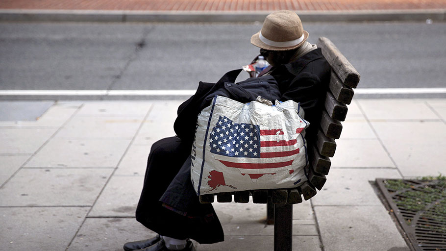 A homeless woman sits on a bench a few blocks away from the White House, Washington, 1 September 2015. Photo by Carlos Barria/Reuters