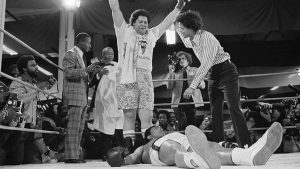 Maynard Jackson knocks out Muhammed Ali (1975)