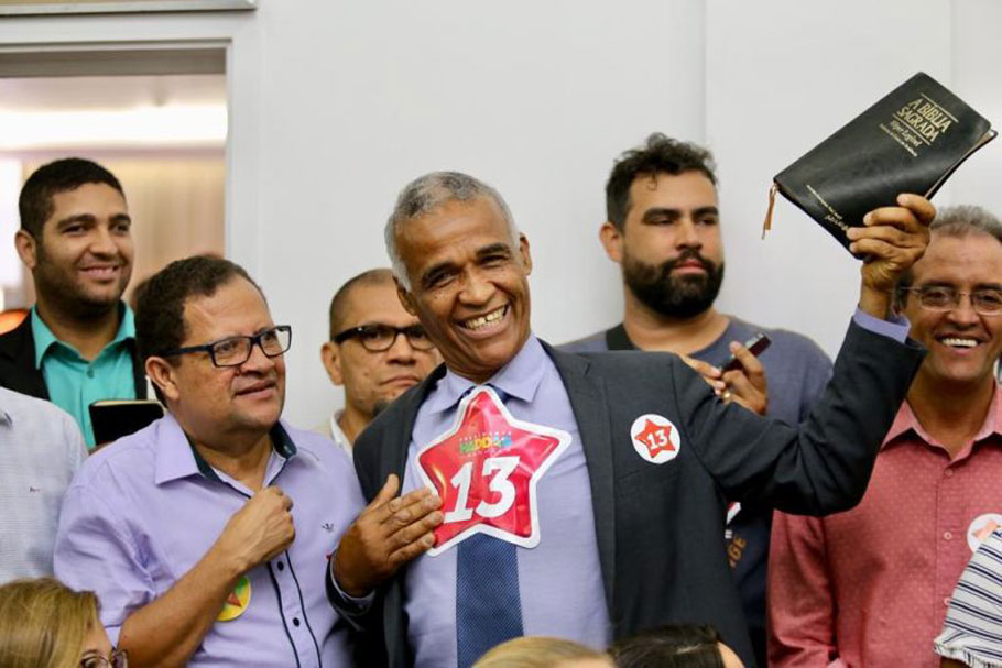 Pastor Sargento Isidório switched his vote from Bolsonaro to Haddad.