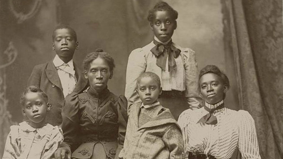 Lavinia Baker and her five surviving children after the lynching of her husband and baby on Feb. 22, 1898.
