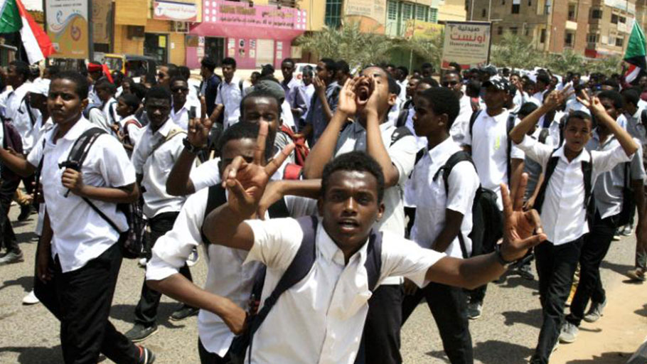Sudan suspends all schools after students killed during protests