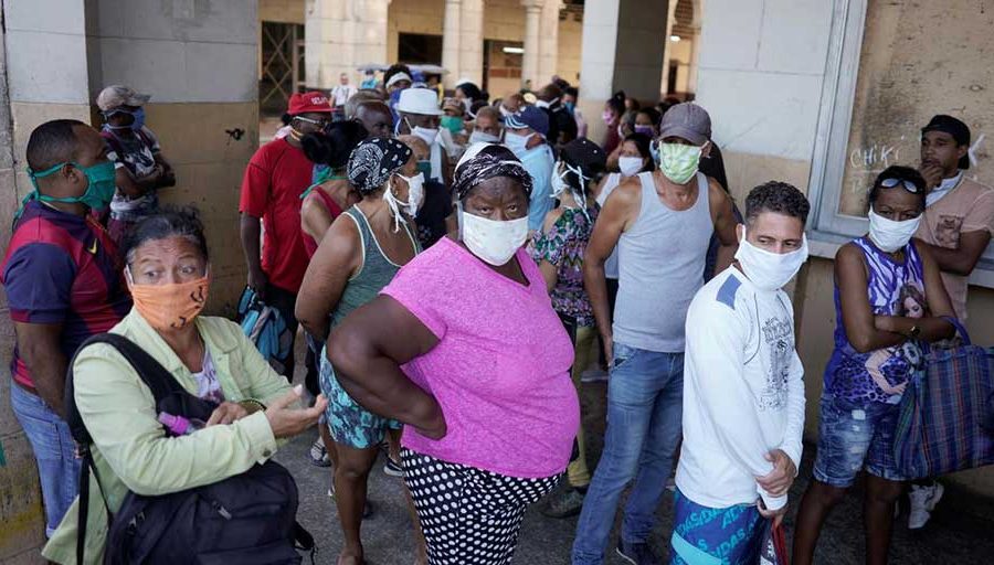 People line up to buy food amid concerns about the spread of the coronavirus disease (COVID-19), in downtown Havana, Cuba, April 3, 2020. Picture taken April 3, 2020.