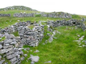 Ruins-Fuaigh-Mòr-Highland-910x512