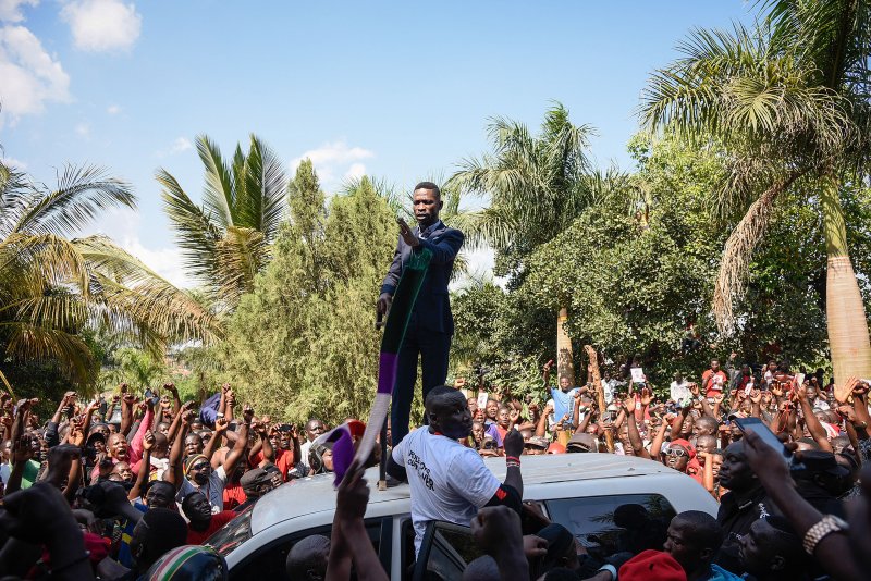 bobi-wine-uganda-presidential-candidate-rally-910x512