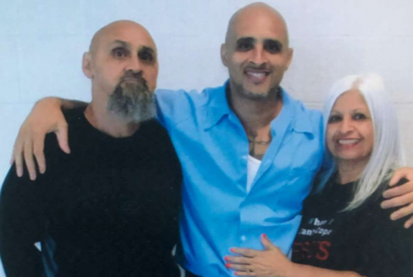 prison-photo-image-family-incarcerated-910x512