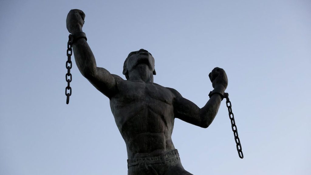 The ‘Bussa Emancipation Statue’ in Bridgetown symbolises the breaking of the chains of slavery at the moment of emancipation