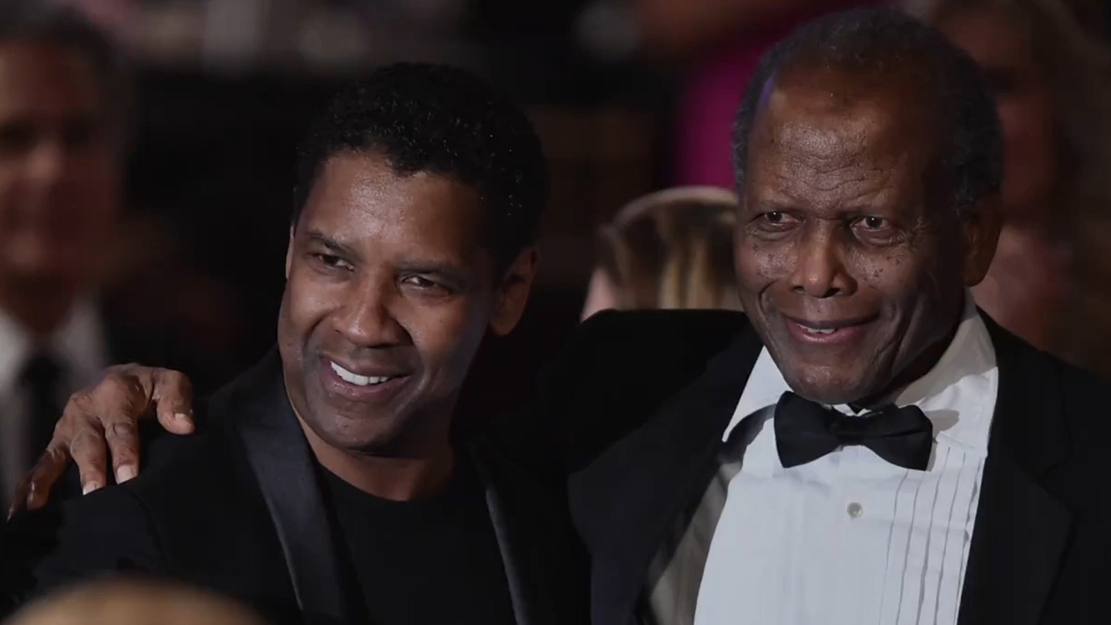 Denzel Washington has praised the late Sidney Poitier for “opening doors” to people of colour.