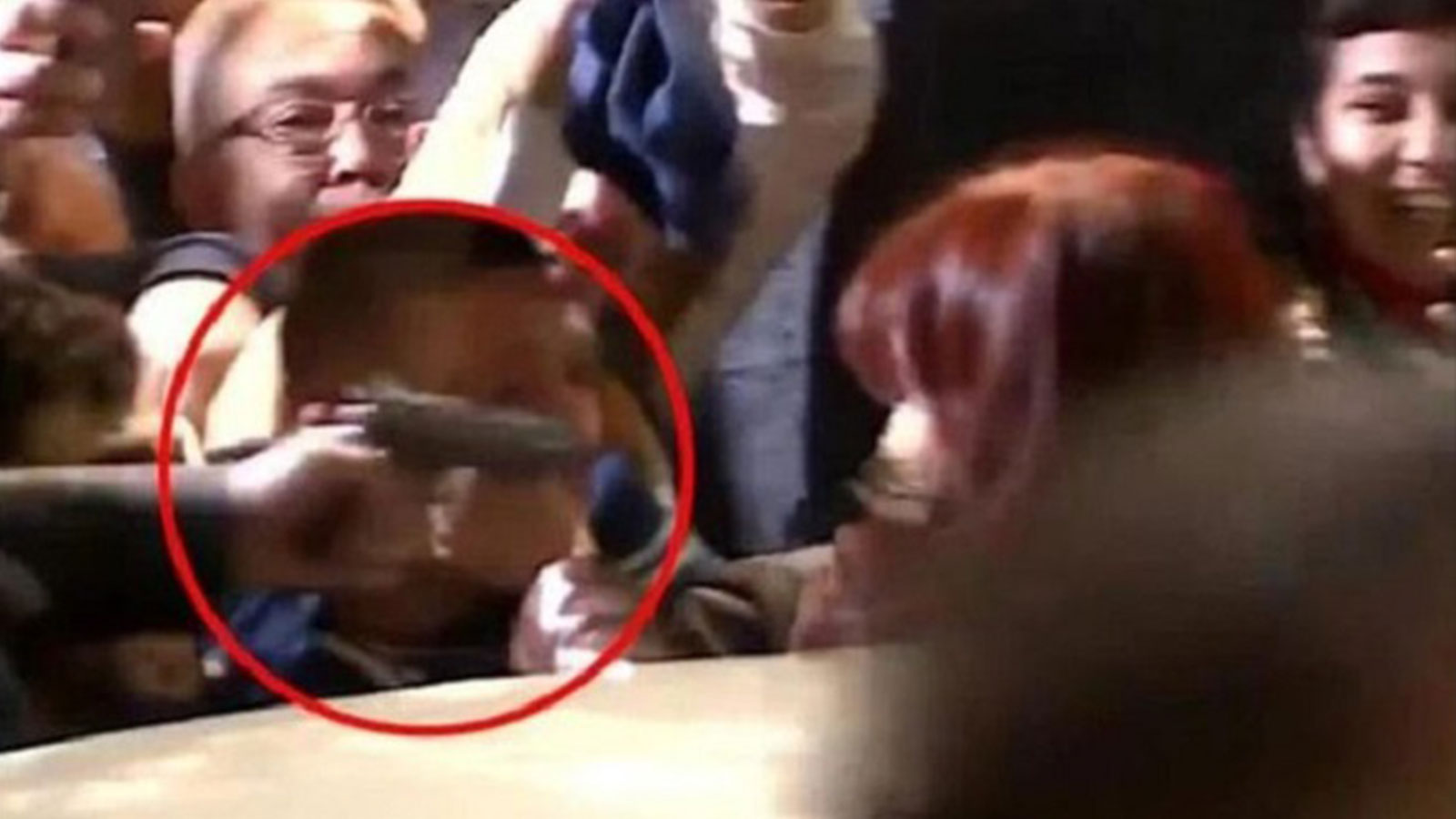 The attacker points his gun at the head of Cristina Fernandez, Sept. 1, 2022.