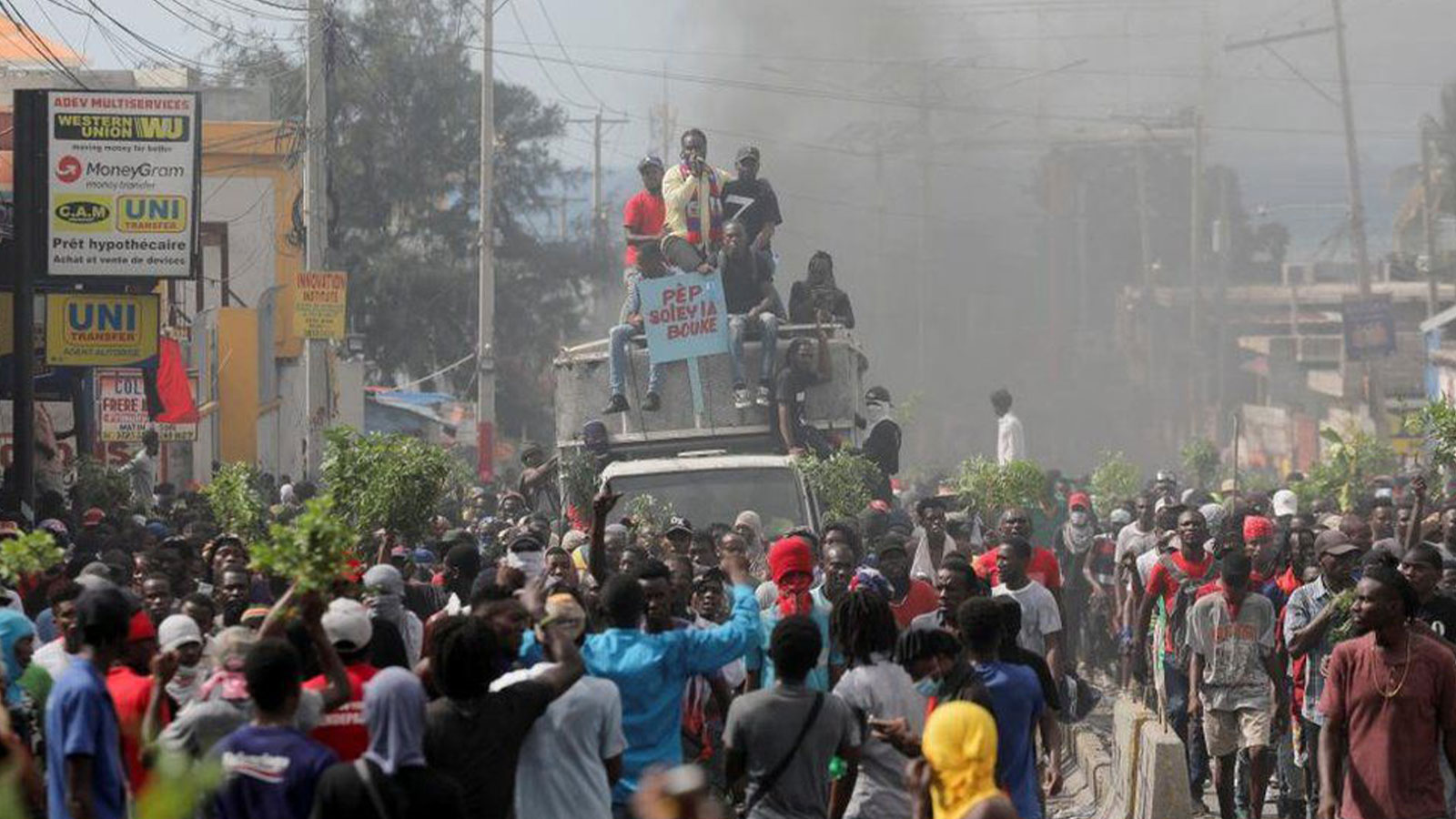 Haiti crisis: Clashes and looting as anger boils over