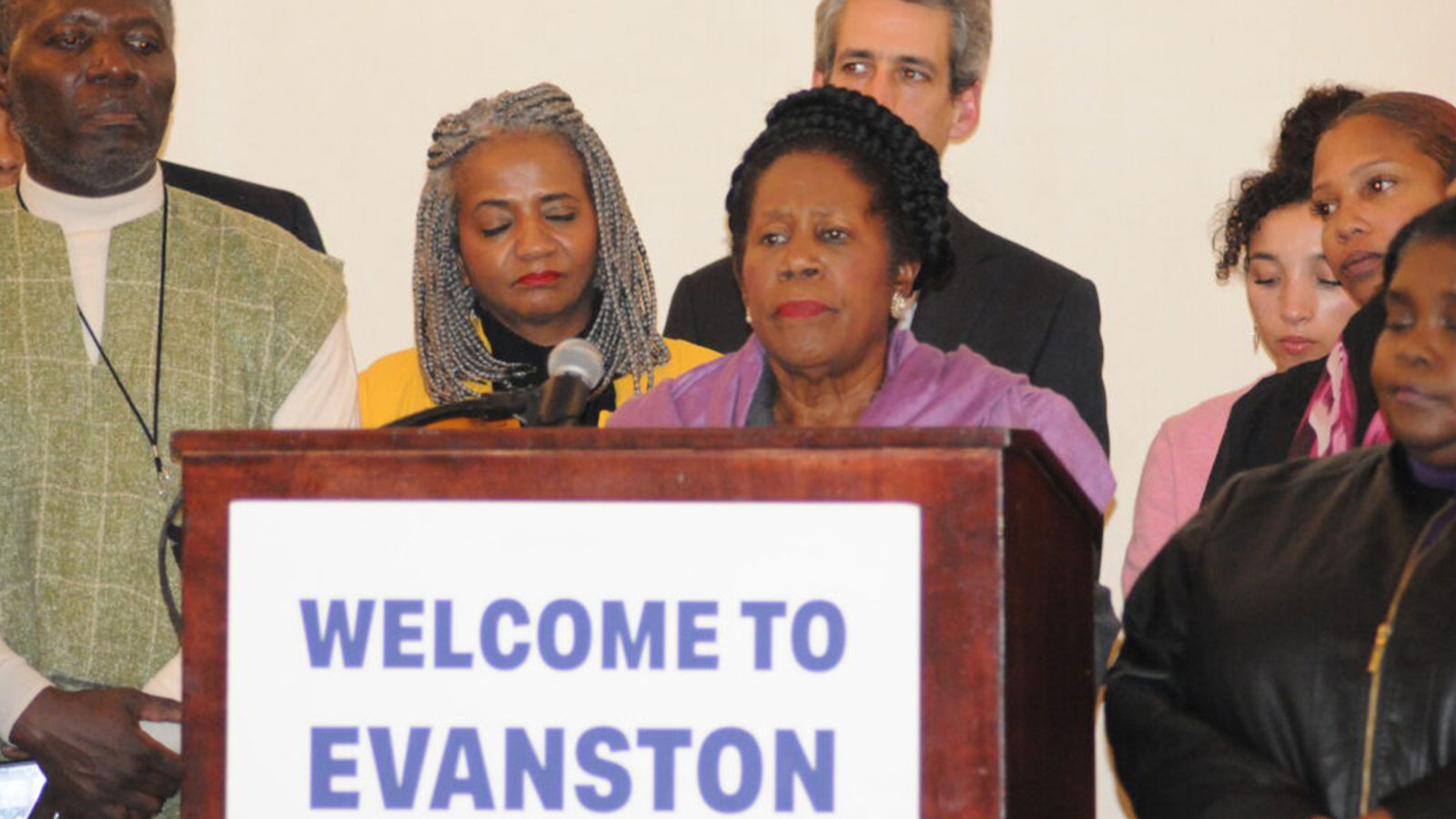 U.S. Congresswoman Sheila Jackson Lee (right) speaks during townhall meeting concerning reparations.