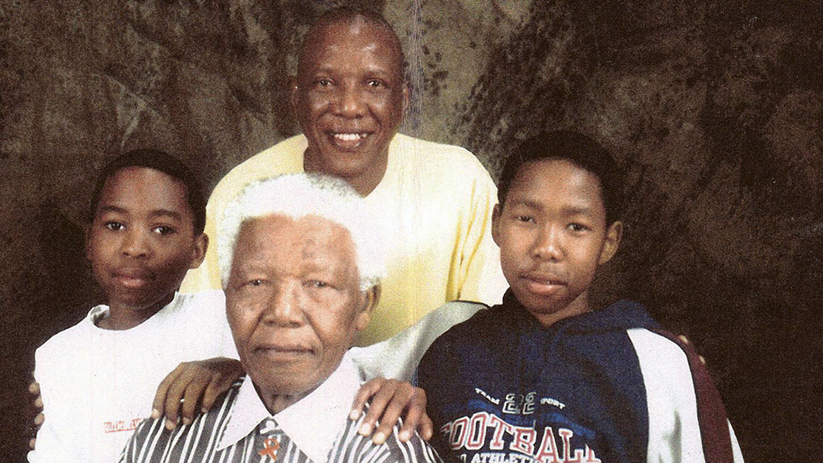 Mandela with his son Makgatho and grandchildren Andile (left) and Mbuso (right).