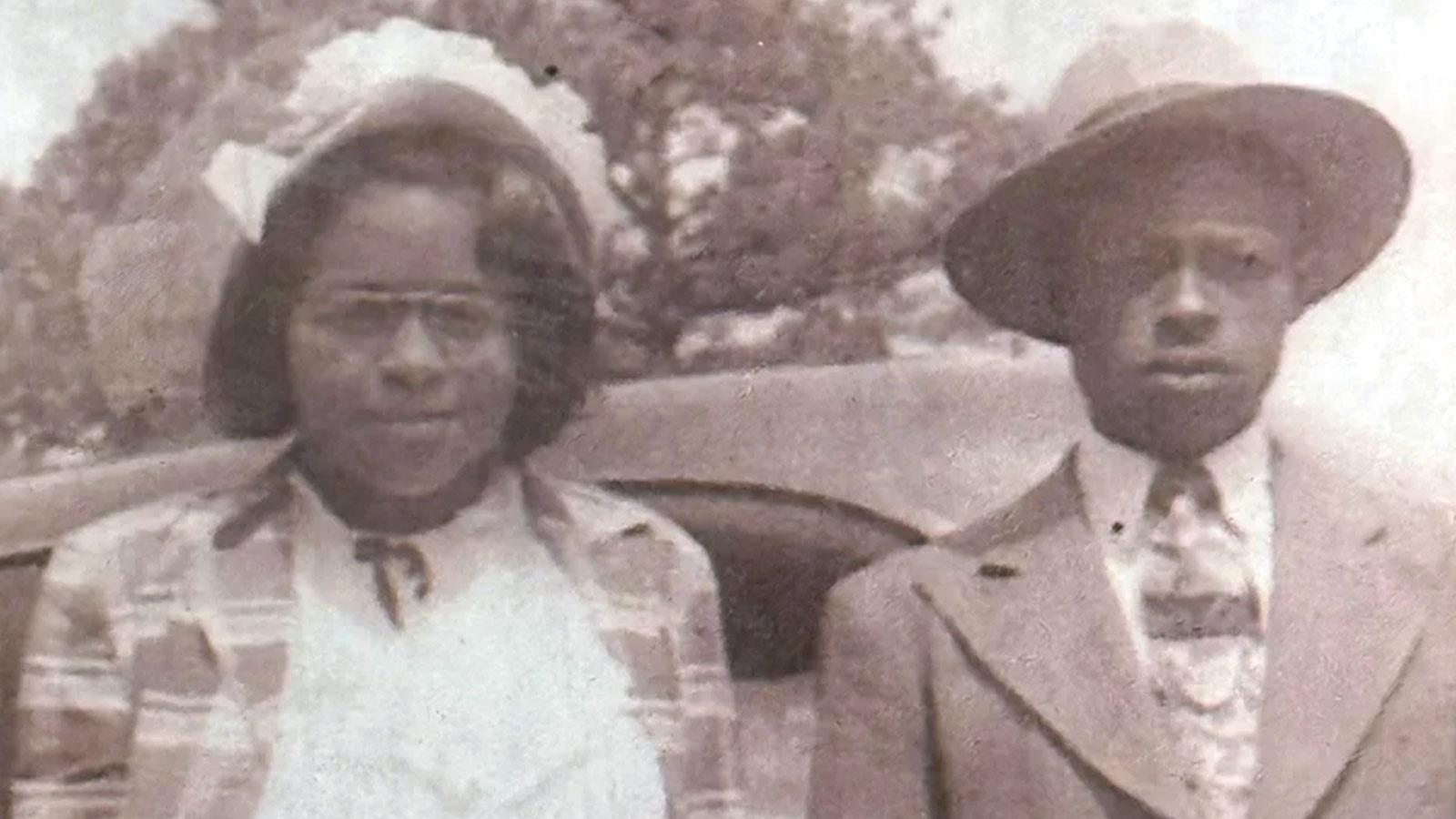 Image of Eula and Roland Smith, Evelyn Booker's parents. (Courtesy Evelyn Booker)