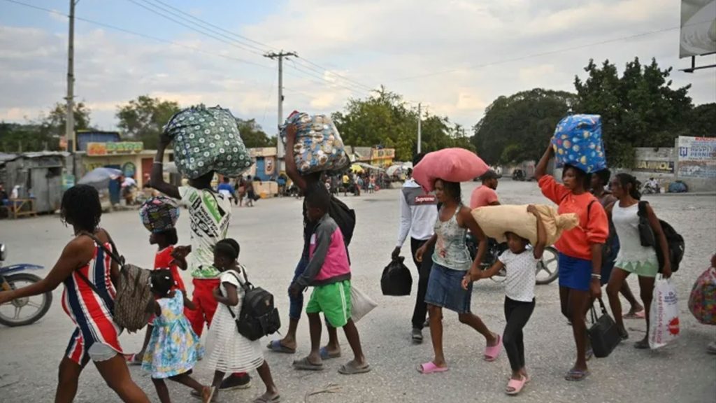 People flee gang violence in the Petionville neighborhood of Port-au-Prince on January 30, 2024 (Richard PIERRIN)