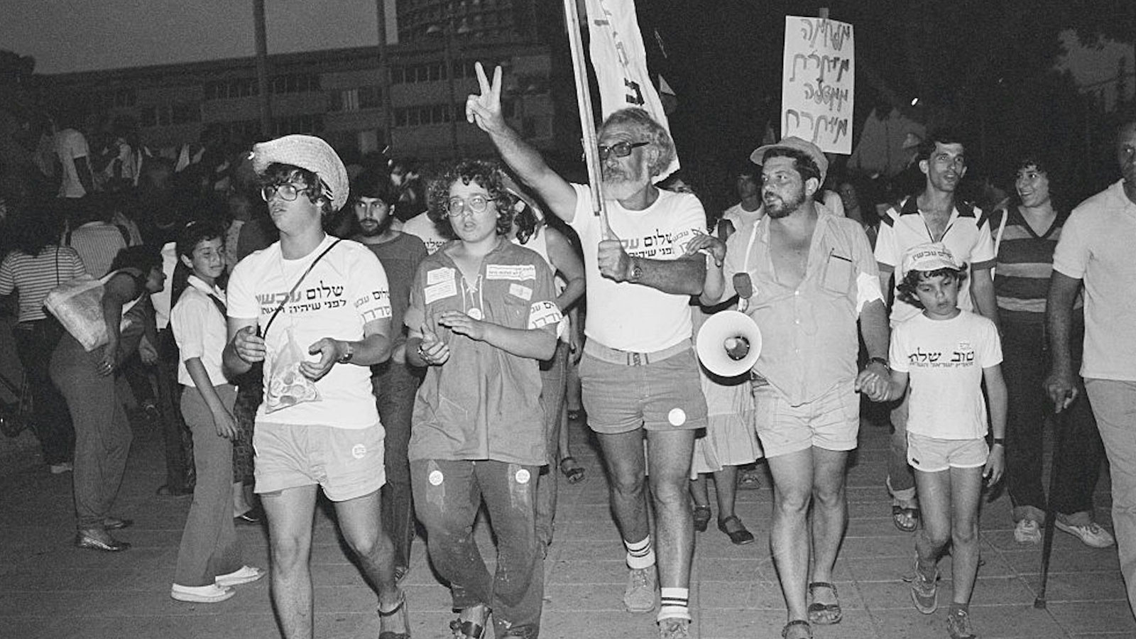 Members of the Peace Now movement arrive in Tel Aviv, finishing a 1983 march for peace that began at Israel’s northern border. 