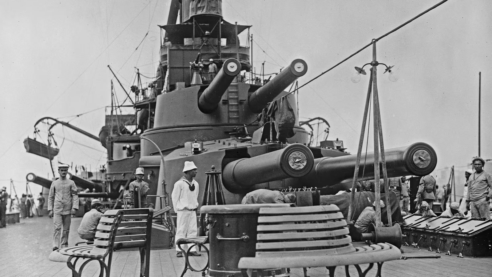 Deck scene on the Brazilian battleship Minas Gerais circa 1910-1915. 